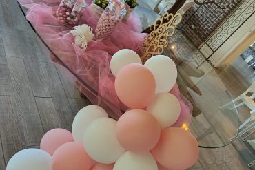 cascata palloni rosa